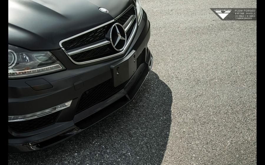  Mercedes-Benz C63 AMG by Vorsteiner 2015 года  (фото 9 из 12)